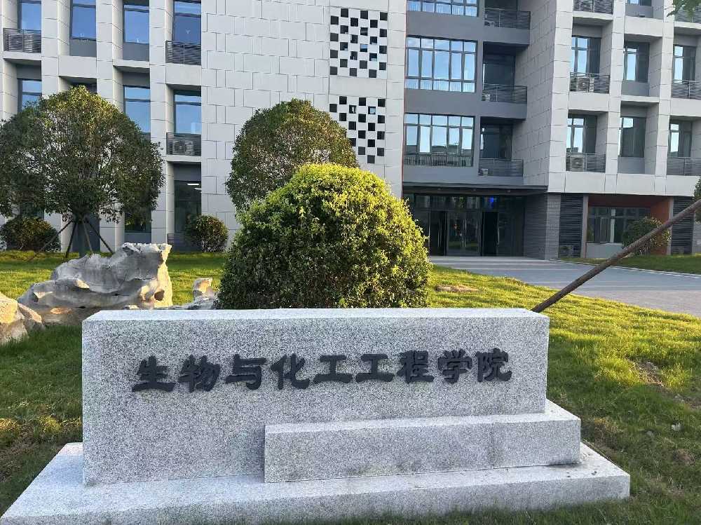 个旧市扬州职业大学体育场高杆灯项目